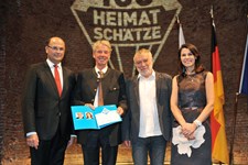 Heimatminister Albert Füracker und Kunstministerin Prof. Dr. med. Marion Kiechle prämieren 100 Heimatschätze